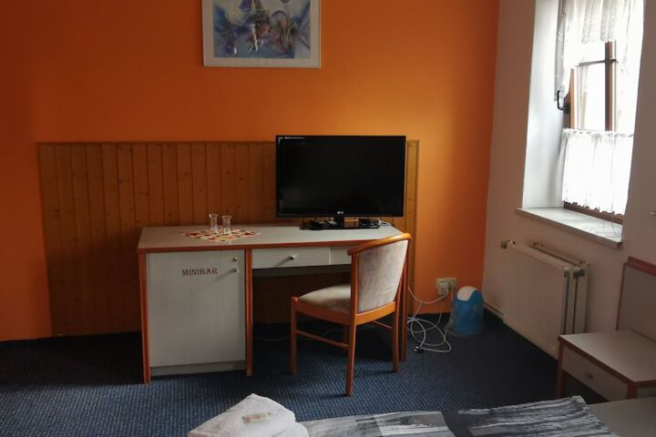 Room 3 of 7