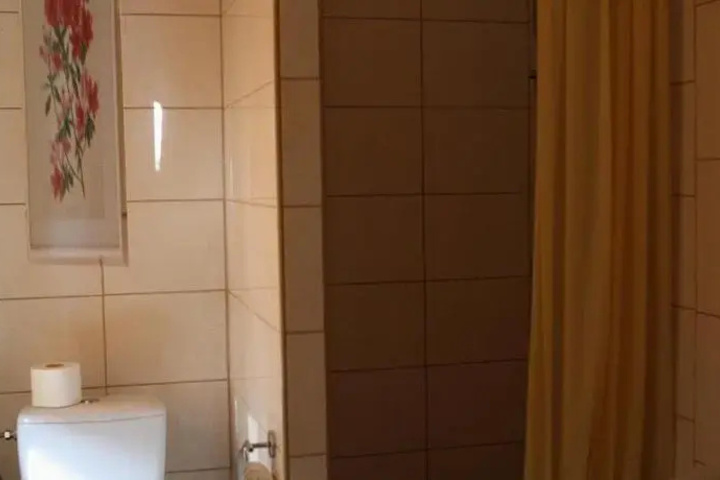 Room 8 of 16