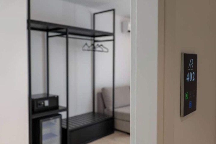 Room 28 of 100