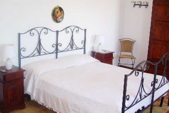 Room 4 of 49