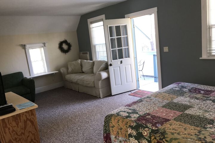Room 5 of 146