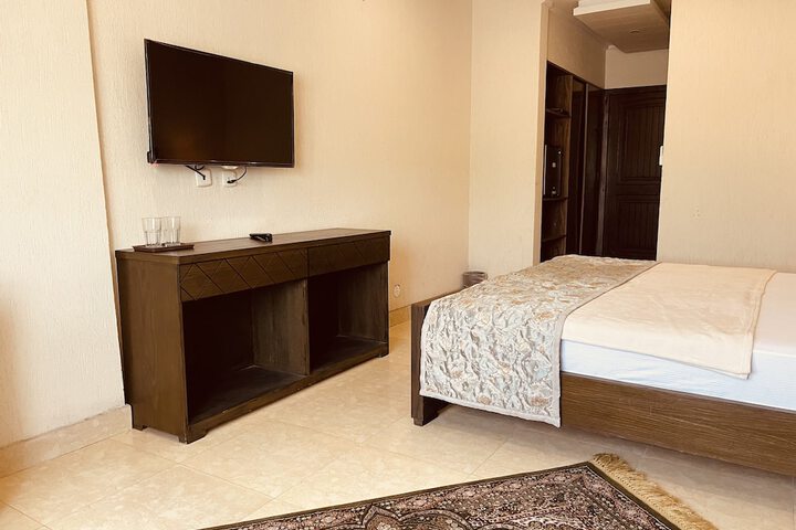 Room 16 of 36