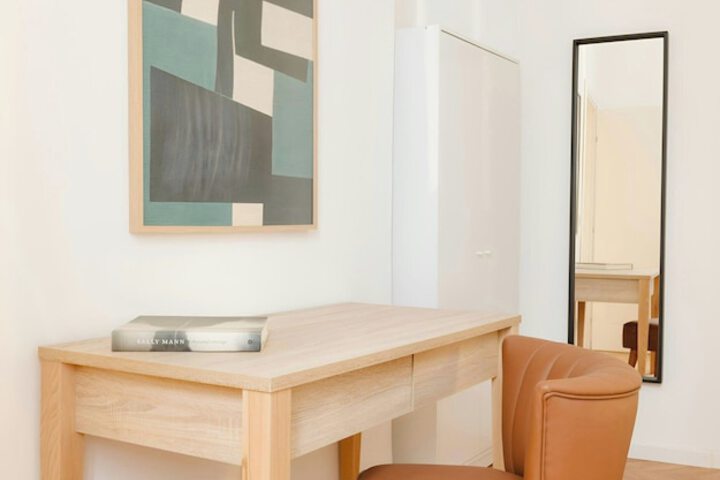 Lounge 15 of 29