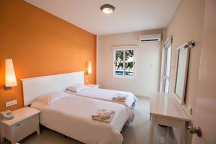 Room 8 of 18