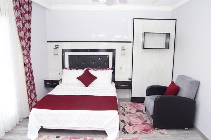 Room 4 of 27
