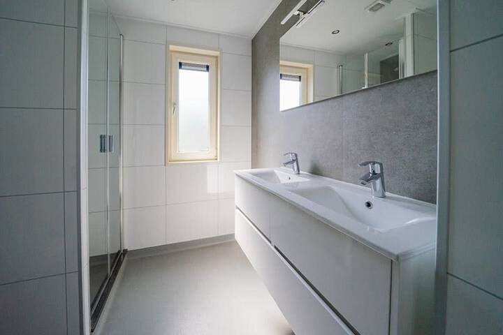 Room 10 of 40