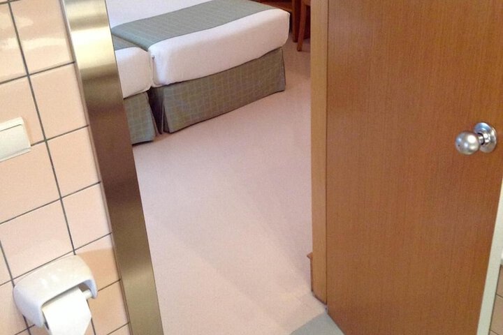 Room 15 of 62