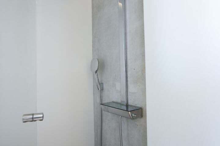 Room 72 of 150