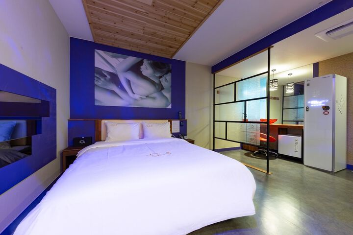 Room 16 of 50