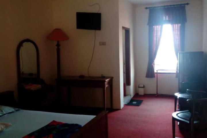 Room 6 of 36