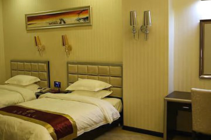 Room 5 of 10