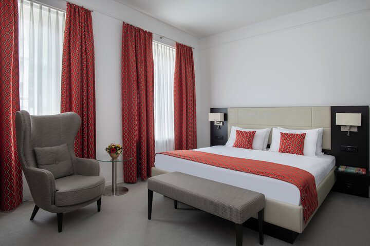 Room 27 of 47