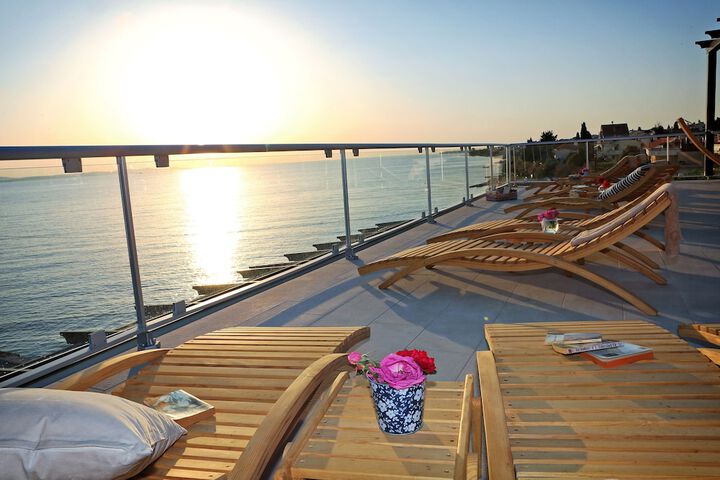 Sundeck 89 of 104