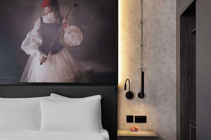 Room 4 of 28