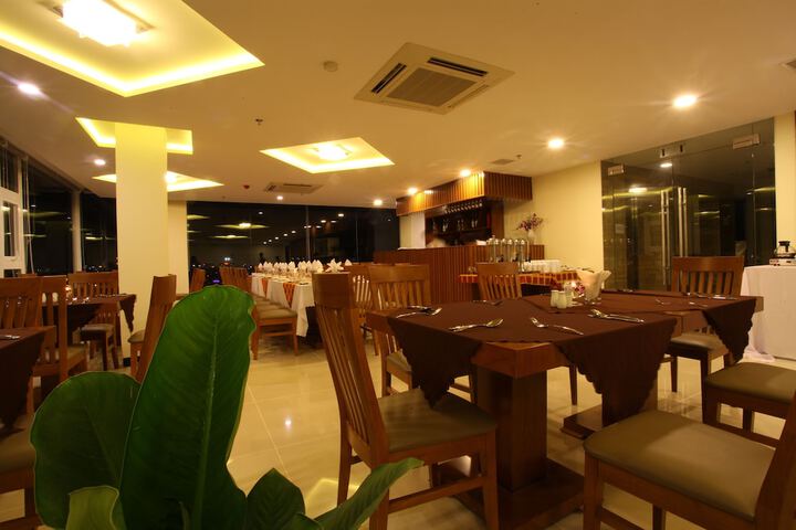 Dining Photos