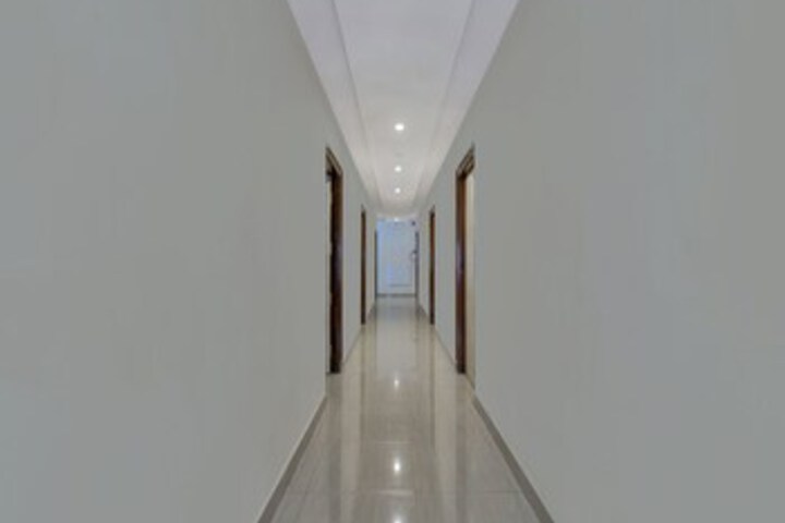 Ballroom/Hall 8 of 24