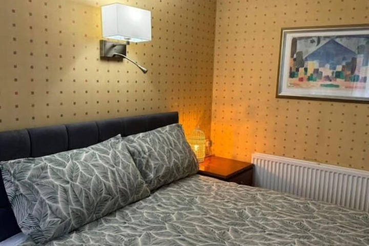 Room 5 of 38
