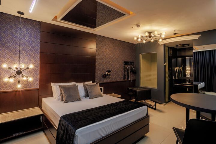 Room 6 of 35