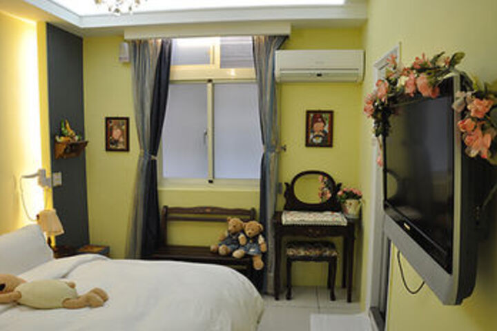 Room 6 of 11