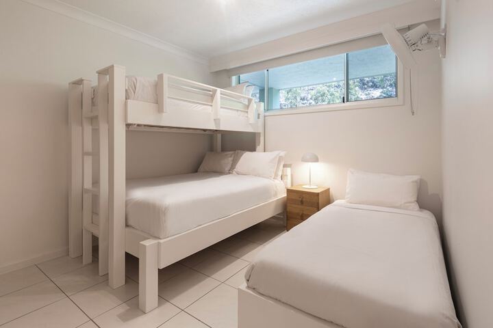 Room 35 of 342