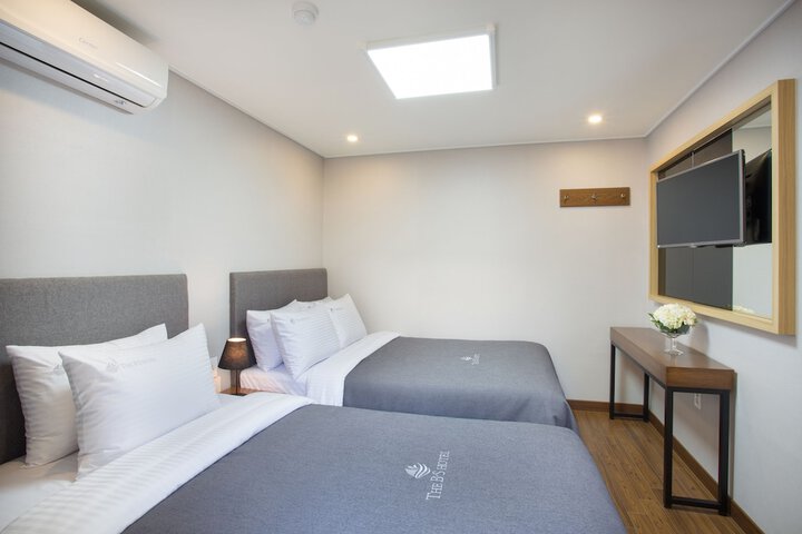 Room 10 of 30
