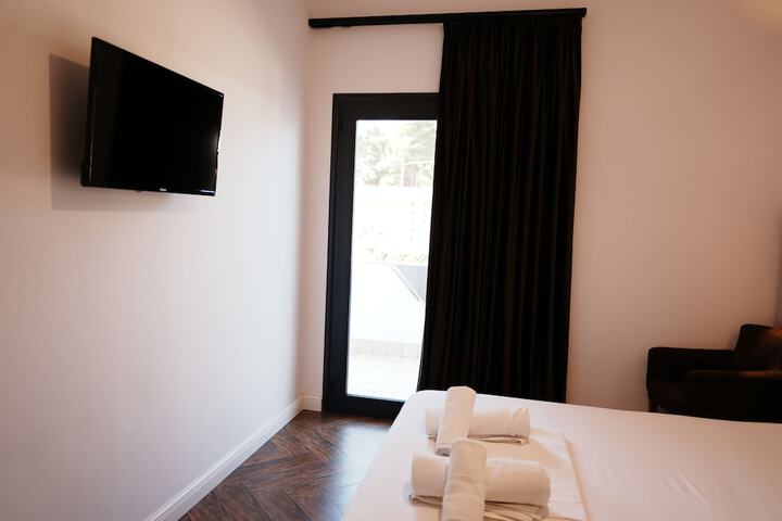 Room 8 of 38