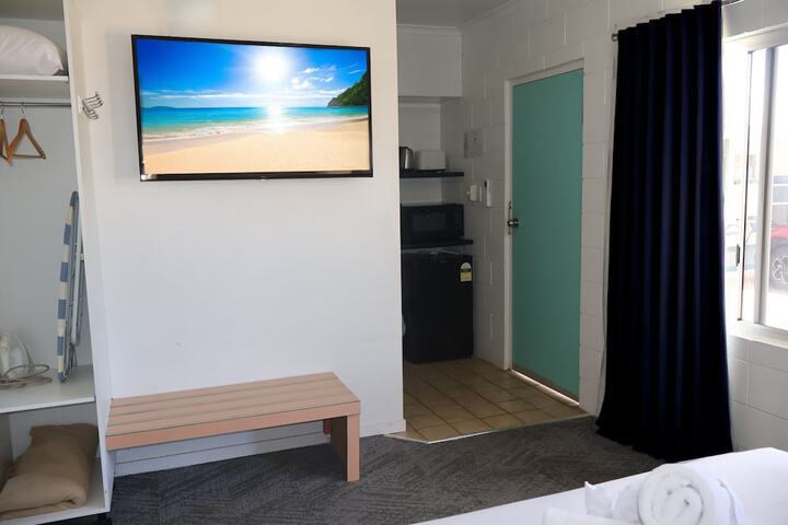 Room 4 of 19