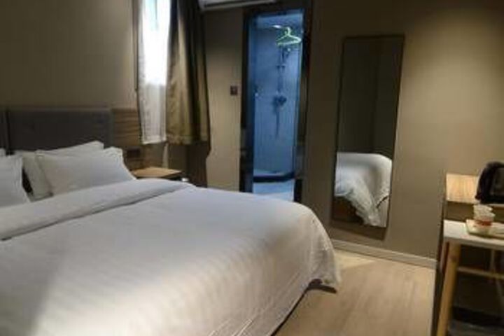 Room 7 of 14