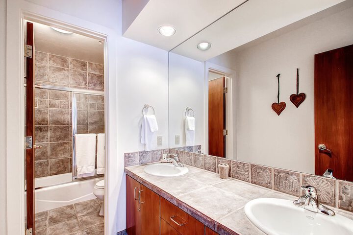 Centennial 2 Bedroom Condo Unit no. 8 in Beavercreek, CO