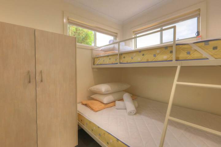 Room 10 of 142