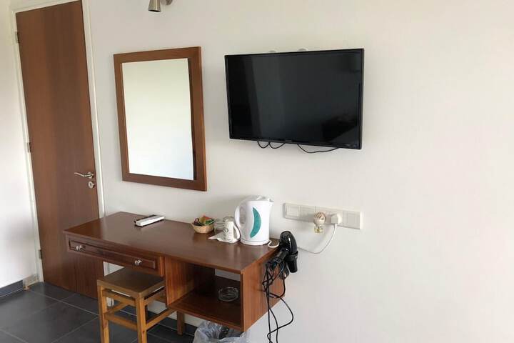 Room 6 of 61