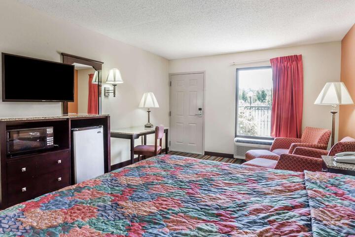 1 King Bed (1 of 7)
