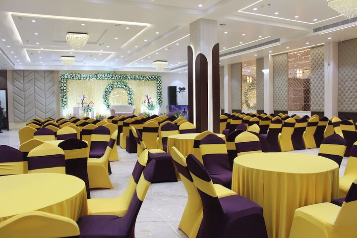 Ballroom/Hall 72 of 77