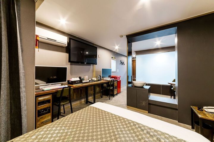 Room 80 of 105