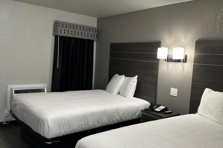 2 Double Beds (1 of 15)