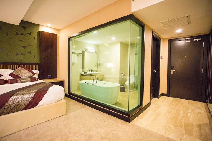 Room 10 of 50
