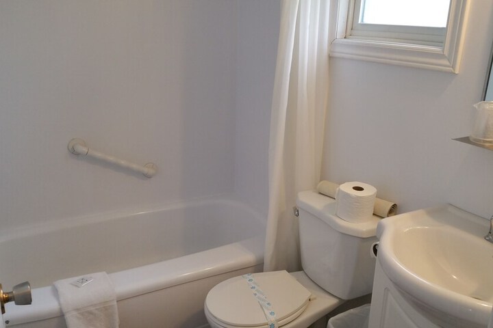 Room 10 of 38