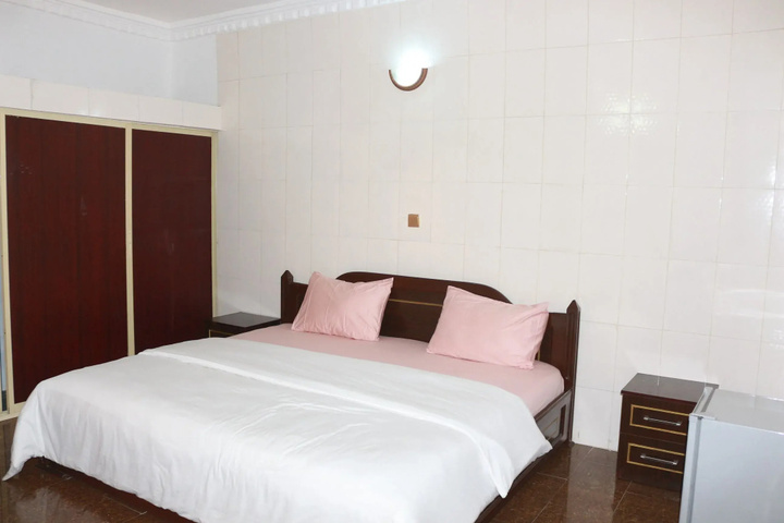 Room 5 of 11