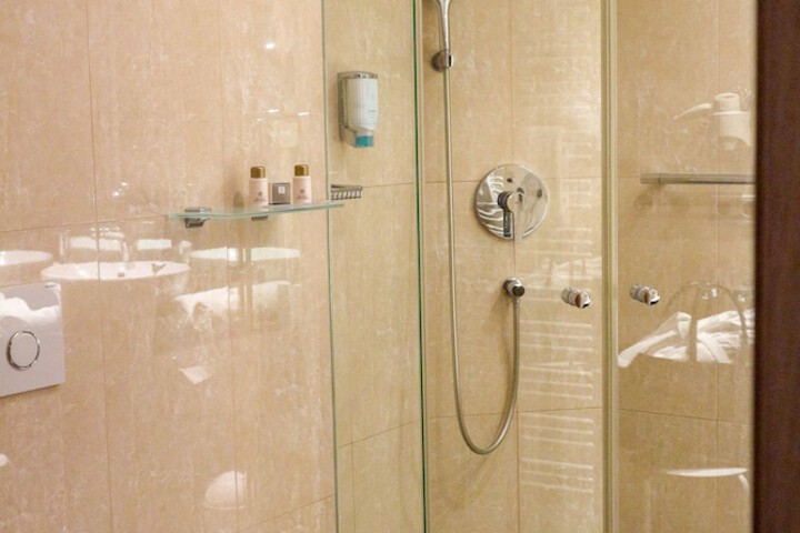 Room 80 of 193
