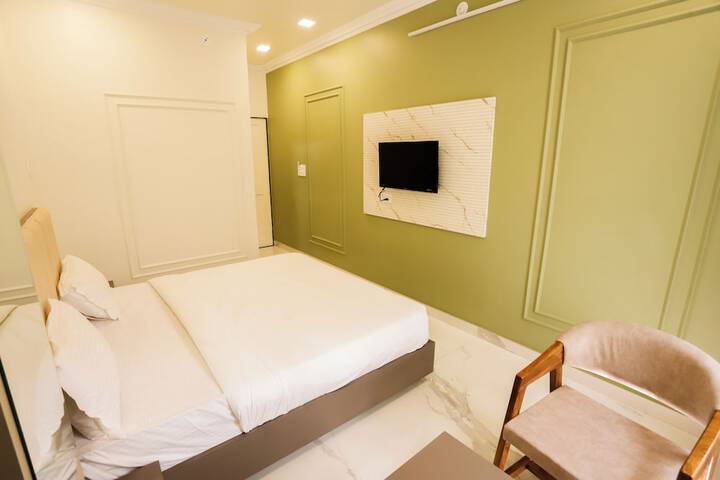Hotel Indra Palace