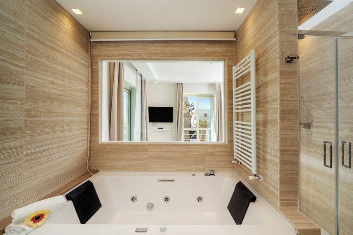 Room 27 of 75