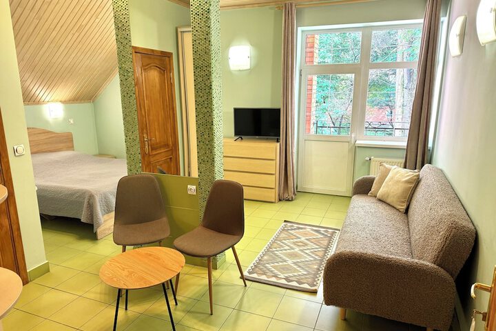 Room 7 of 65