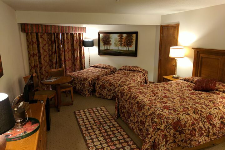 Deluxe 2 Queen Beds (17 of 20)
