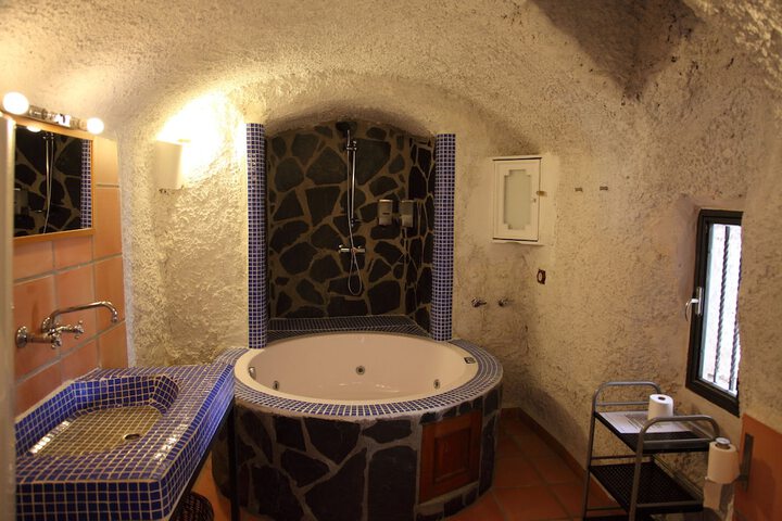 Room 27 of 40