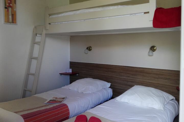 Room 10 of 80