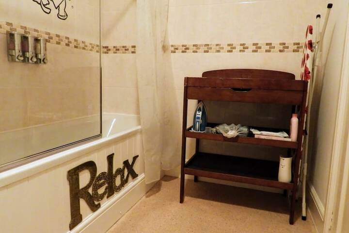 Room 4 of 16