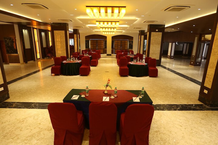 Ballroom/Hall 29 of 34