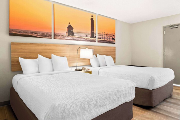 2 Double Beds (1 of 5)