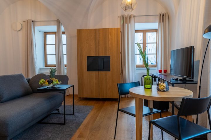 Room 10 of 43