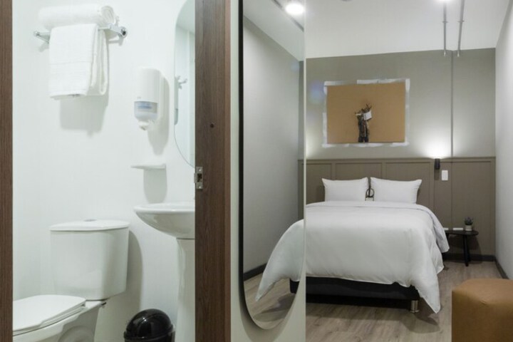 Room 19 of 46